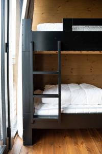 The Riverside Mountain Lodge - 110sqm clam luxury - including bed linens, towels,客房内的一张或多张床位