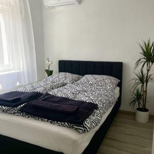 Postel nebo postele na pokoji v ubytování Leander House