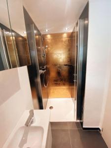 Bilik mandi di Ferienhaus Goldeiche