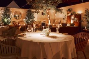 Reštaurácia alebo iné gastronomické zariadenie v ubytovaní Lieperts CAFÈ DINNER ROOMS