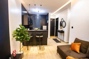 Kuchyň nebo kuchyňský kout v ubytování Andrena Smart Haven Lakeside Condo in Entebbe + 63 fotografií