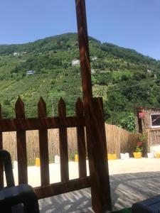 Nespecifikovaný výhled na hory nebo výhled na hory při pohledu z luxury tent