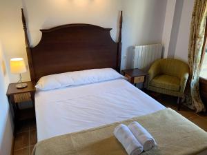 Postel nebo postele na pokoji v ubytování Apartamentos Jaca Badaguas 3000 + 58 fotografií