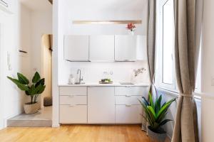 Køkken eller tekøkken på Cantoni 4B - Studio at Colosseum