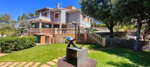 a statue in the front yard of a house at Villa Capllonch in Banyalbufar