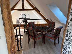 Posezení v ubytování Chez Maraylaut + 8 fotografií