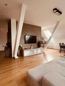 TV a/nebo společenská místnost v ubytování Apartmán VALORI - 100m2