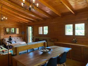 a dining room with a wooden table and chairs at Ataraxia en Pr4tdip in Pratdip