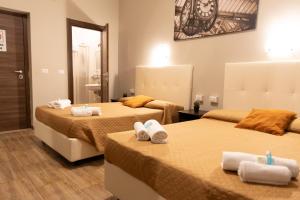 Postel nebo postele na pokoji v ubytování Golden Milano Hotel