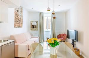 a living room with a table and a couch at Residenza San Rocco ''Suite sul lago'' in Orta San Giulio