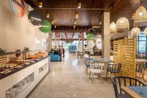 Restaurace v ubytování Sunny Makarska by Valamar