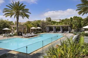 Bazén v ubytování Marriott Irvine Spectrum nebo v jeho okolí