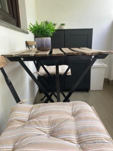 a table with a potted plant on top of it at STUDIO APP STELLA Jarun Zagreb SELF-CHECK-IN in Zagreb