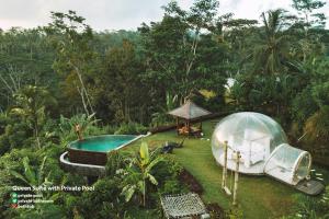 Bubble Hotel Bali Ubud - Adults Only内部或周边的泳池