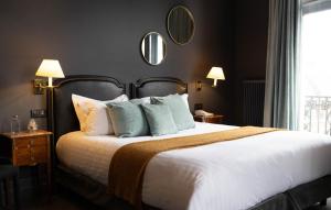 Postel nebo postele na pokoji v ubytování Hôtel Carlton Lille