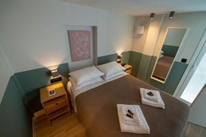 Giường trong phòng chung tại Grande Villa Vesta - Kalamata Mediterranean Villas
