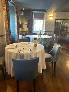 Χώρος καθιστικού στο Three Salmons Hotel
