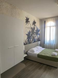A bed or beds in a room at Albergo Leon D'Oro
