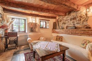 Posezení v ubytování Rustic House Luin - Happy Rentals