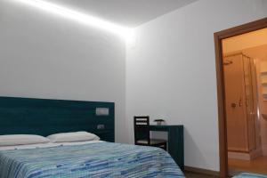 A bed or beds in a room at Otto&Mezzo B&B
