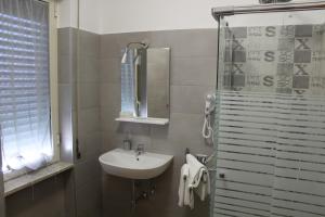 A bathroom at Otto&Mezzo B&B