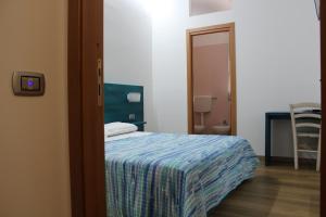 A bed or beds in a room at Otto&Mezzo B&B