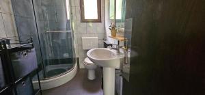 Phòng tắm tại Rural vacation house Greenville - Entire propery