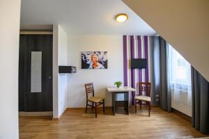 a small dining room with a table and chairs at Hotel Restauracja Sara in Laskowa