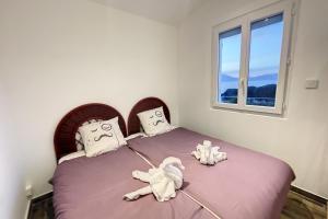 Postel nebo postele na pokoji v ubytování Haut de villa vue mer 3 pièces climatisé & wifi 4 à 6 personnes