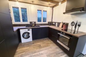 Kuchyň nebo kuchyňský kout v ubytování Haut de villa vue mer 3 pièces climatisé & wifi 4 à 6 personnes
