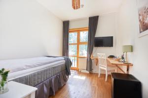 TV a/nebo společenská místnost v ubytování Mullsjö Hotell & Konferens