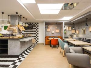 a fast food restaurant with tables and chairs at ibis Bordeaux Centre - Gare Saint-Jean in Bordeaux