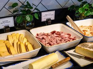 a display of different types of food in trays at ibis Bordeaux Centre - Gare Saint-Jean in Bordeaux