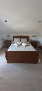 A bed or beds in a room at Hostal Casa Martinez