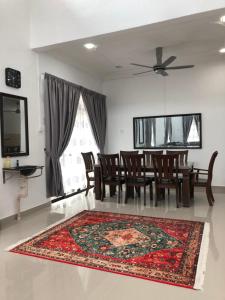 TV a/nebo společenská místnost v ubytování Homestay Kuala Terengganu ByMus