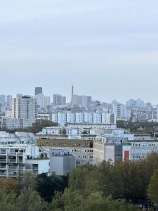 克雷泰伊景观或在公寓看到的城市景观