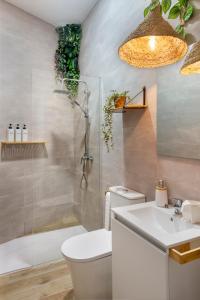 Ένα μπάνιο στο Calma Muralla House-Two bedrooms & two bathrooms