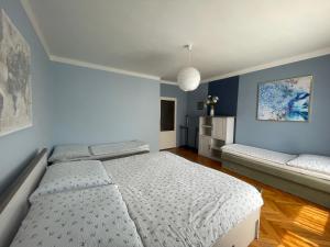 Voodi või voodid majutusasutuse apartman pro 4 osoby toas