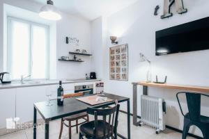 Köök või kööginurk majutusasutuses Restart Accommodations Aldobrandini e Sciarra