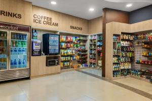 a store filled with lots of different types of drinks at Courtyard by Marriott San Jose Airport Alajuela in Alajuela City