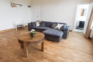 a living room with a couch and a coffee table at Rebeca külaliskorter in Haapsalu