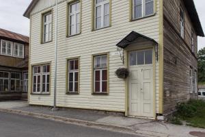 a white house with a door and a window at Rebeca külaliskorter in Haapsalu