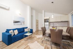 Kuchyň nebo kuchyňský kout v ubytování Apartments Anita
