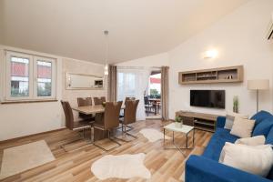 TV a/nebo společenská místnost v ubytování Apartments Anita