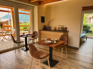 a dining room with a table and chairs at B&B Eco Chalet Merlet in Champoluc