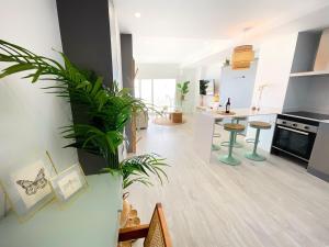 A kitchen or kitchenette at CS7 Kaleria Suites