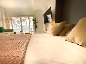A bed or beds in a room at CS7 Kaleria Suites
