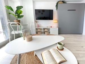 A television and/or entertainment centre at CS7 Kaleria Suites