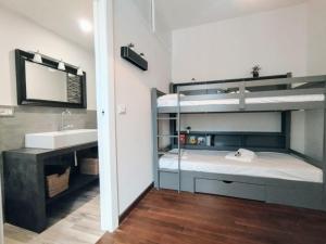 Posteľ alebo postele v izbe v ubytovaní JOIVY Spacious Family Apt for 4, in Carignano, Genoa