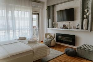 Cama o camas de una habitación en Fruške 202 studio apartman